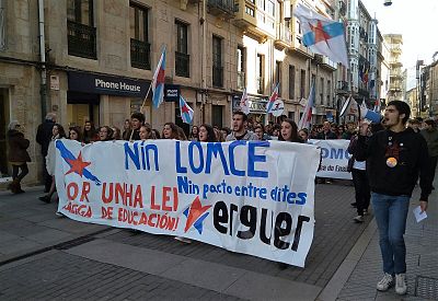 17-11-16 ManiFolgaEstudantilPontevedra01.jpg